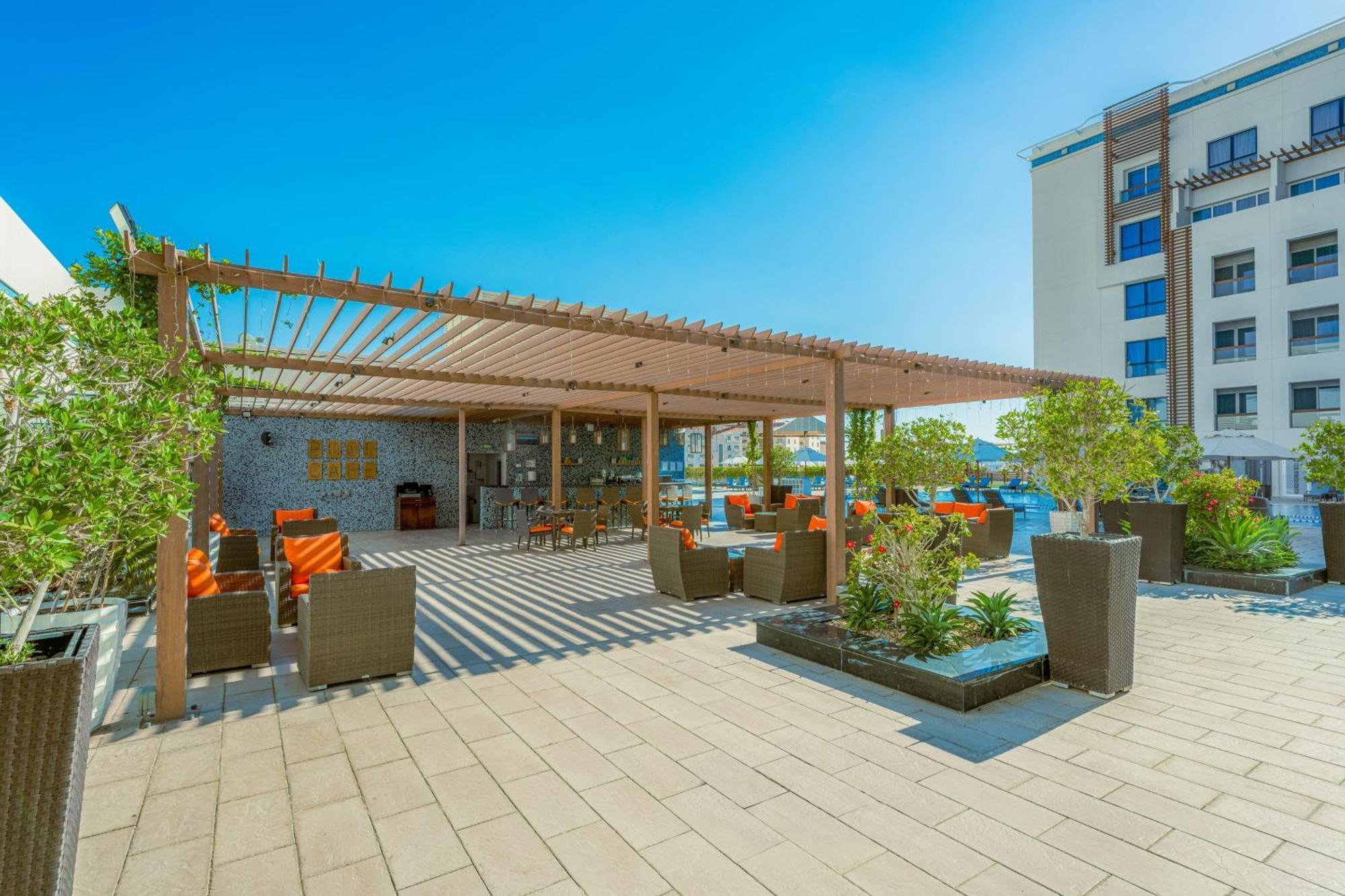 Four Points By Sheraton Al Ain Eksteriør bilde Rooftop bar