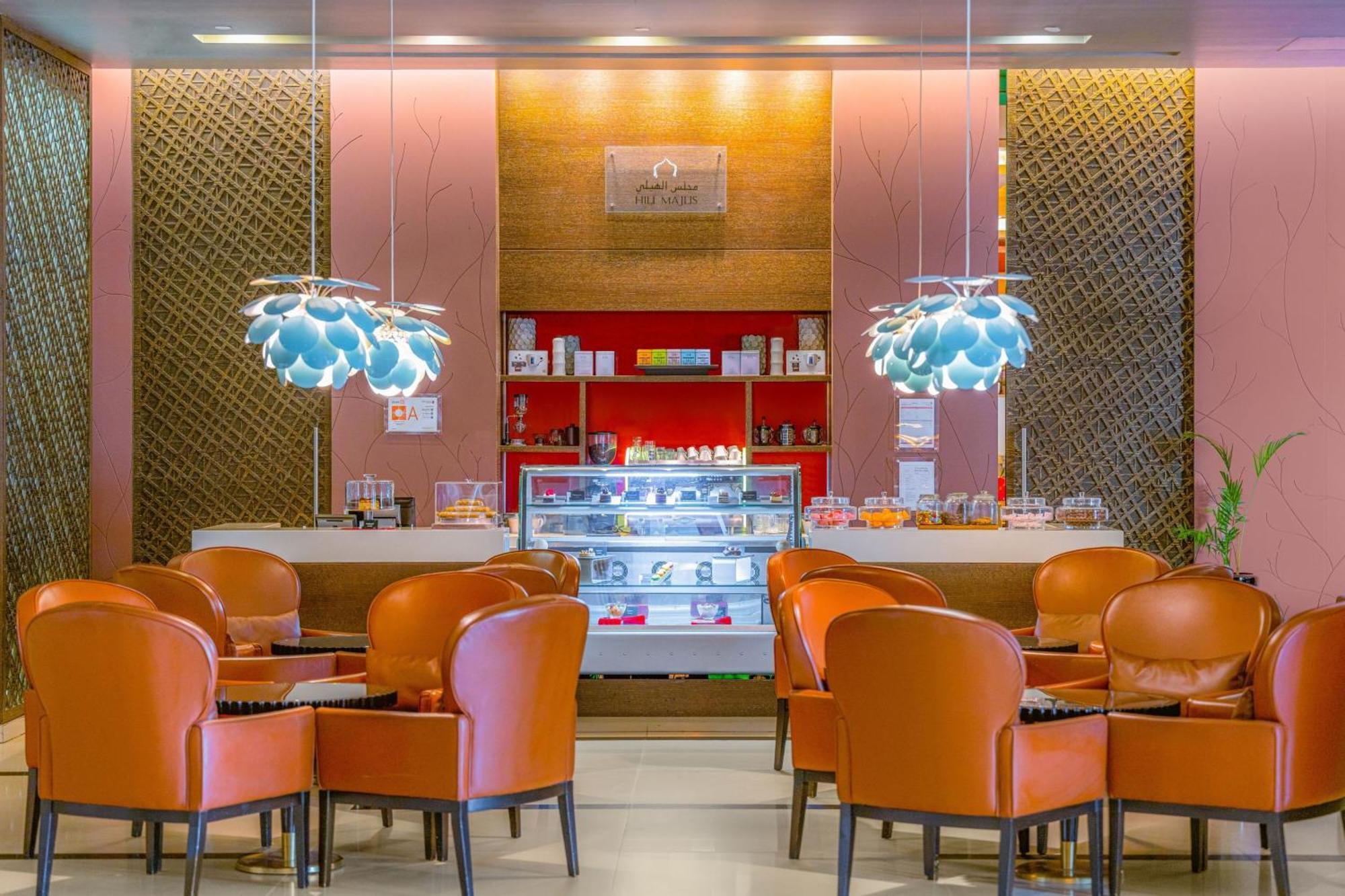 Four Points By Sheraton Al Ain Eksteriør bilde The lounge at the airport